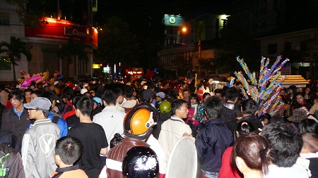 Triệu[-]người[-]đổ[-]ra[-]đường[-]đón[-]Noel,[-]nhiều[-]nơi[-]ùn[-]tắc[-]nghiêm[-]trọng